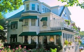 Harbour Towne Inn on The Waterfront Boothbay Harbor Me