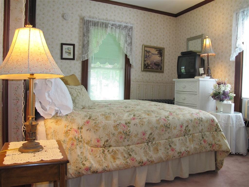 Harbour Towne Inn On The Waterfront Boothbay Harbor Room photo