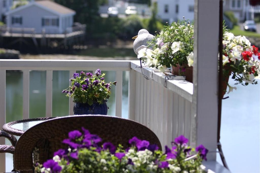Harbour Towne Inn On The Waterfront Boothbay Harbor Exterior photo